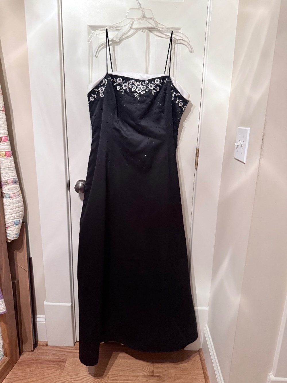 Betsy & Adam 18W Black White Beaded Embroidered Formal Gown